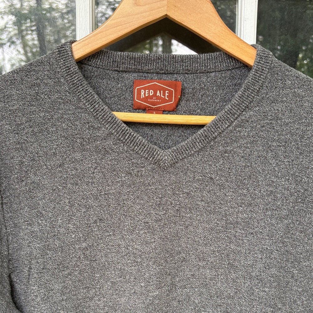 Red Ale - Classic V-Neck Gray Cotton Sweater - Large - CLEARANCE